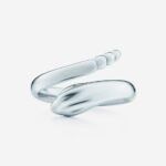 End to end, 18K white gold bracelet